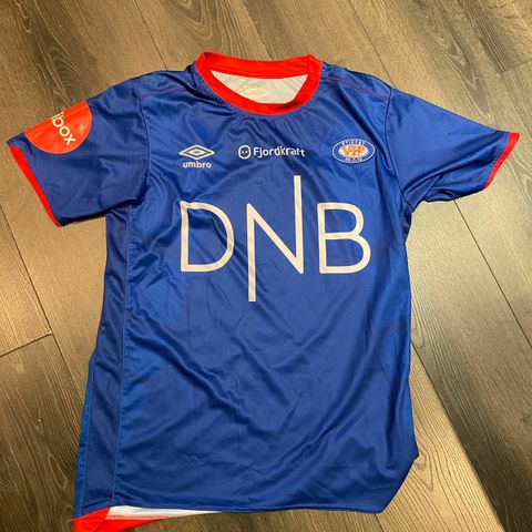 Kampbrukt (matchworn) Christian Borchgrevink Vålerenga drakt