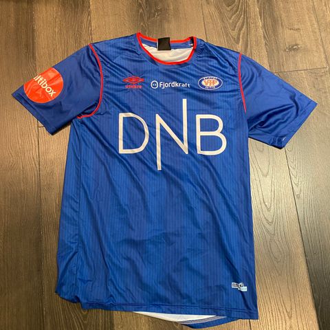 Kampbrukt (matchworn) Enar Jääger Vålerenga drakt 2017