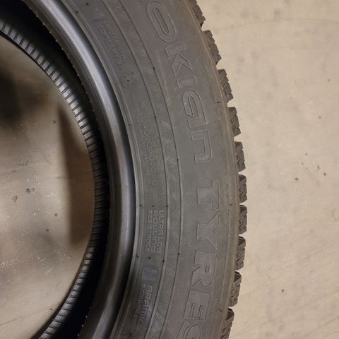 Dekk 235/60R20