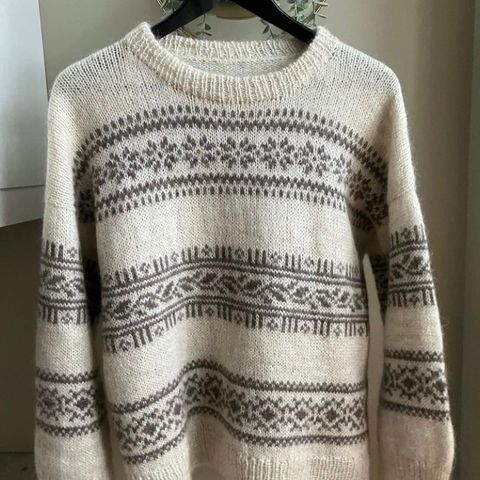 Nydelig porcelain sweater, fra Lene Holm samsøe