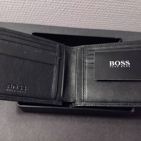 Ny i eske Hugo Boss sort skinn lommebok til sedler og kort