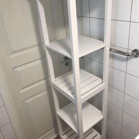 Baderomshylle Hemnes fra ikea