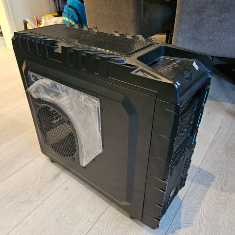 Thermaltake kabinett , eldre ubrukt utgave , Big tower med orginal eske .