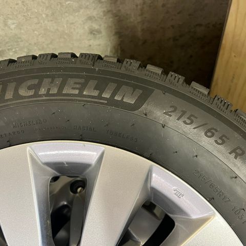 Michelin piggdekk Honda felg