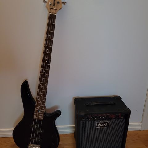 TIL SALG Yamaha TRBX 4-strengs elektrisk bassgitar + Cort MX15 Gitaramp