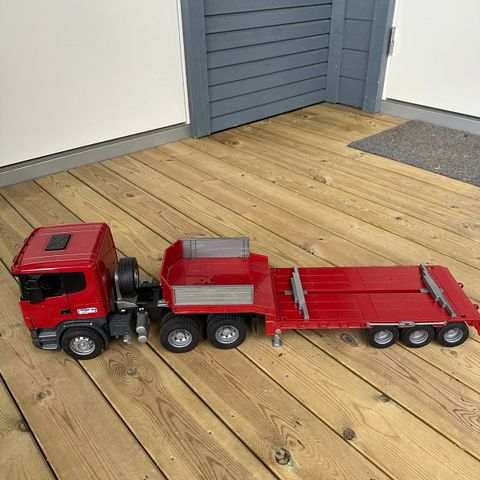 Bruder truck with low loader trailer