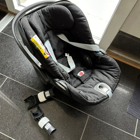 Cybex Cloud Q bilstol + feste for Bugaboo barnevogn