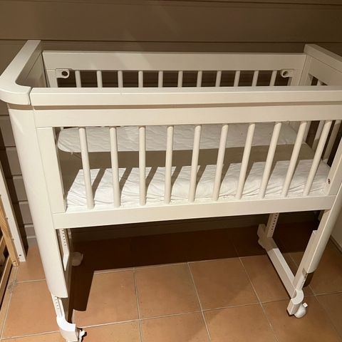 Bedside crib