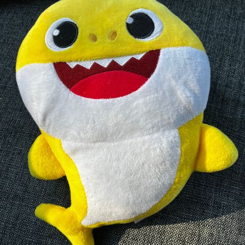 Kosedyr Baby Shark ca 30 cm til salgs