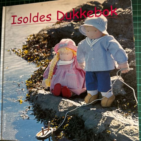 ISOLDES DUKKEBOK - ISOLDE GARM / SOM NY/IKKE BLADD I