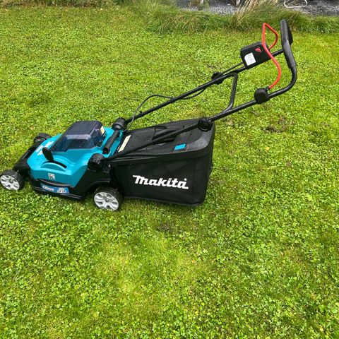 Makita Gressklipper DLM432Z 2X18V 43CM (brukt fem ganger, kjøpt mai 2024)