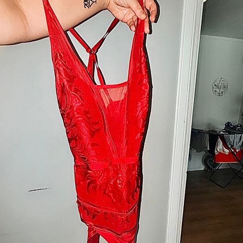 Sexy Rød body str M nypris 1200