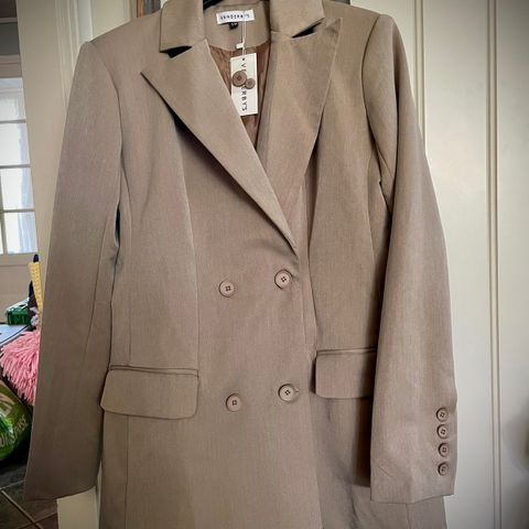 Ny blazer/dressjakke fra Venderby’s; str S/M