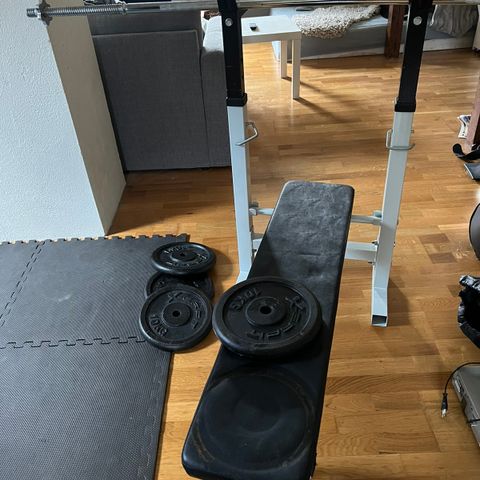 Benkpress med vekter 20 kg