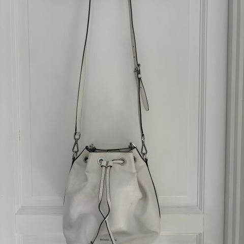 Michael kors bucket bag