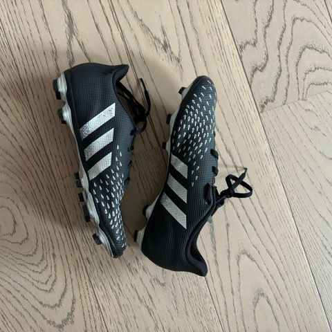 Adidas fotballsko