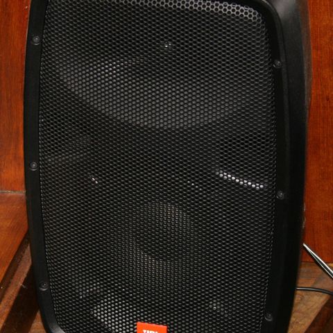 JBL Eon 206P speakers