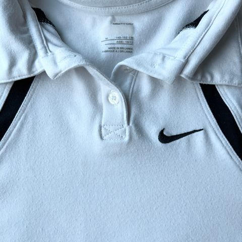 Nike polo gutt str 128 selv om det står 140 ( små i str )