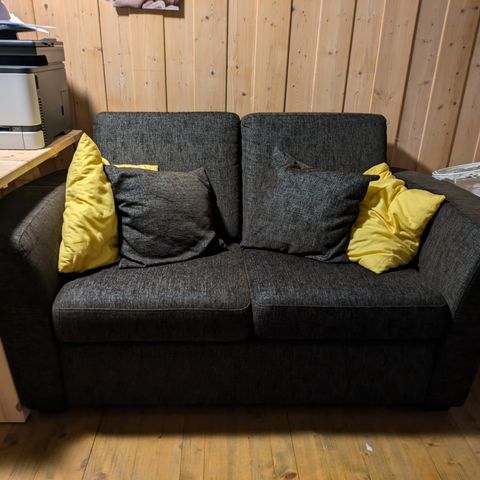 Liten nett 2-seter sofa