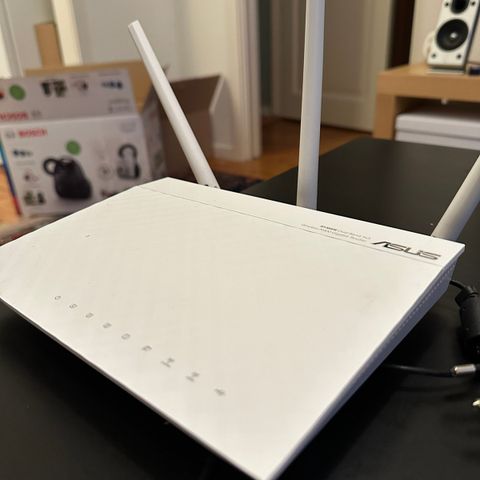 Asus RT-N66W trådløs router / ruter