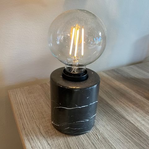 Bordlampe «MARKFROST» ink pære