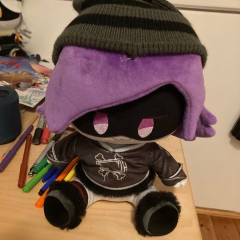 Uzi Plush fra Glitch Productions