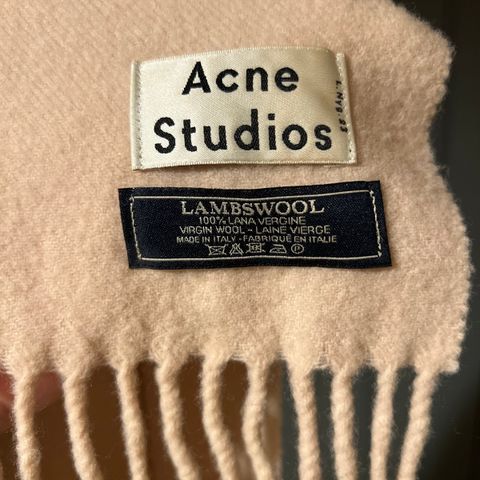 Skjerf fra Acne Studios