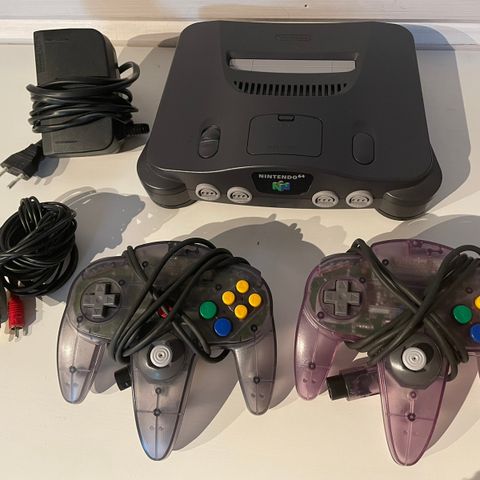 Nintendo 64 m/expansion pack og to kontrollere