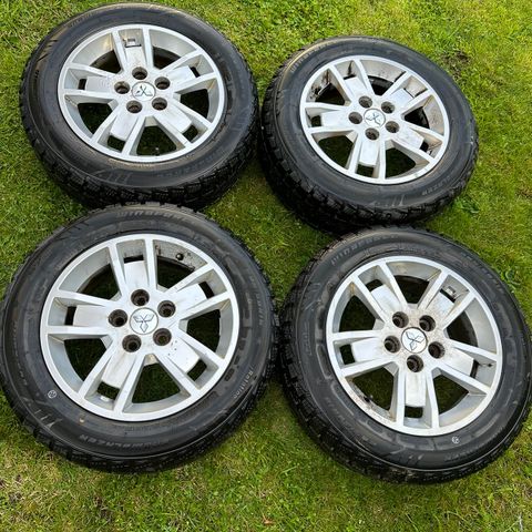 Mitsubishi 5x114.3 Felger med nesten ny vinterdekk