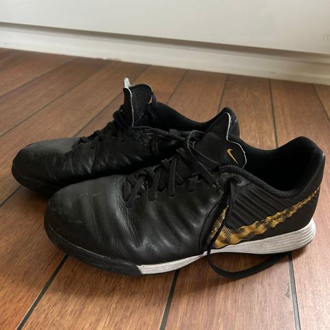 Nike fotballsko, str 37,5