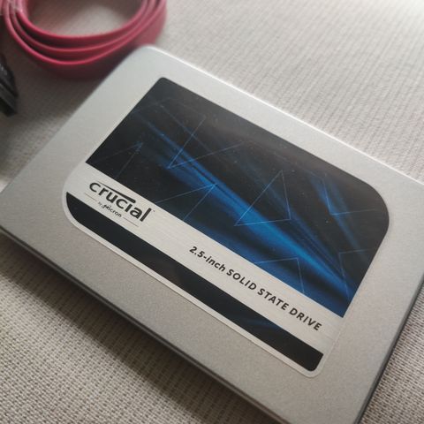 Crucial SSD 750 GB, pent brukt