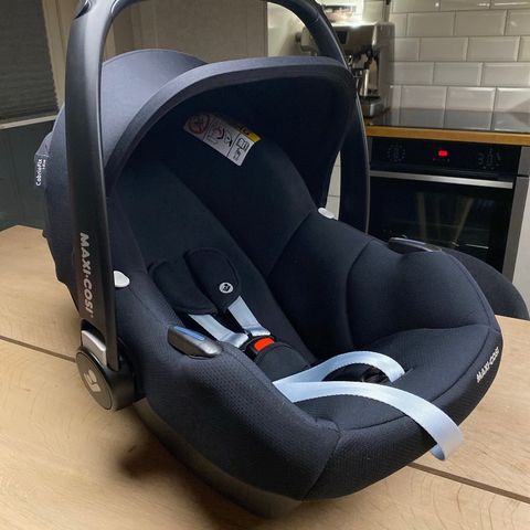 CabrioFix i-Size bilstol (max 13 kg) med ISOFIX base (fra 2023)