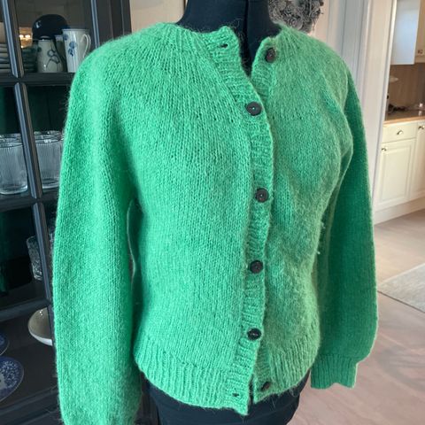 Novice cardigan fra petitknit