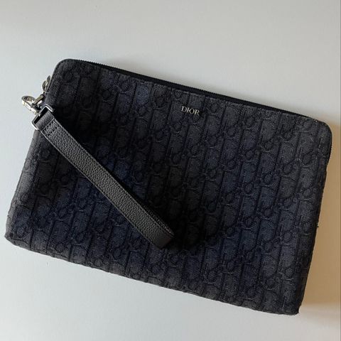 Dior A4 Pouch i svart Dior Oblique Jacquard