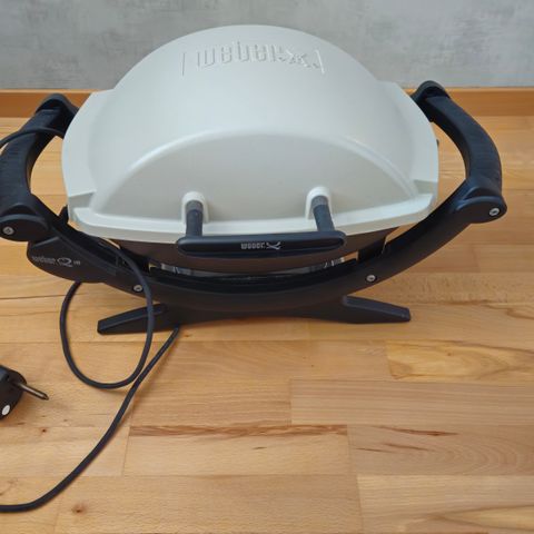 Selger lite brukt Weber elektrisk grill