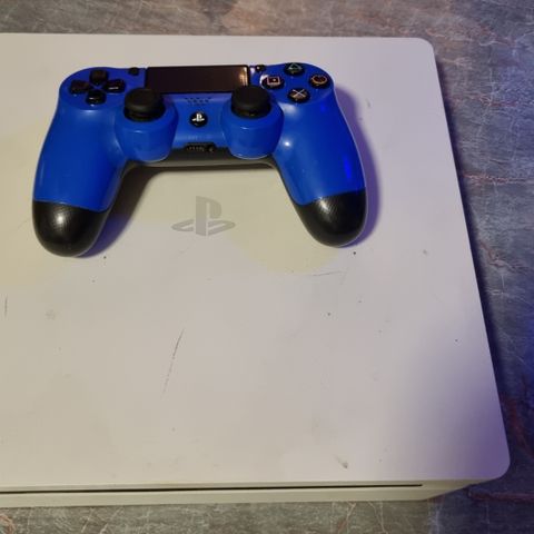 PS4 500Gig og kontroller