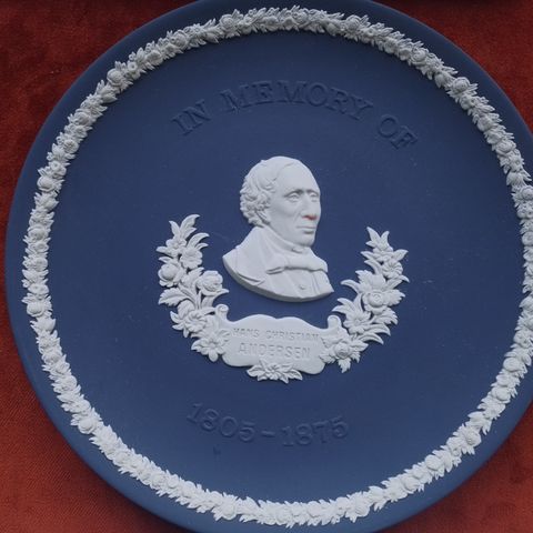 Flott Wedgewood tallerken - kr 100