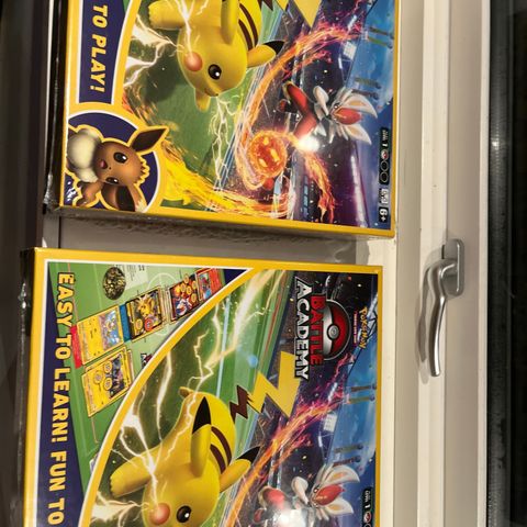 2 Pokemon Battle academy selges for 500 kr hver