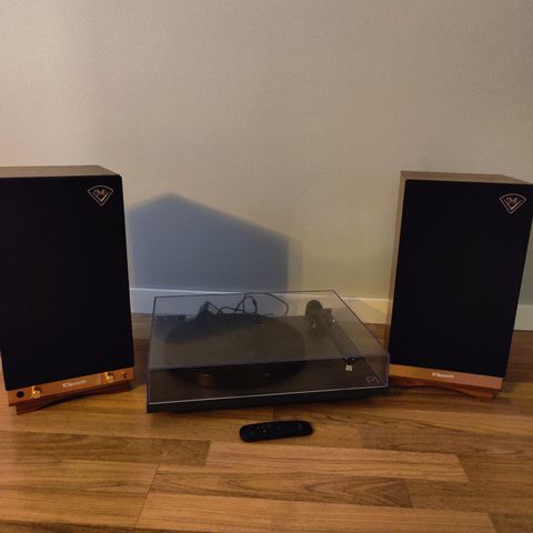 Klipsch the sixes og Rega P1 selges