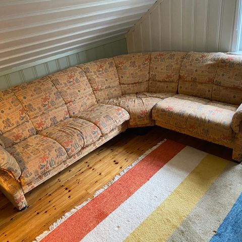 25 år gammel godt brukt hjørnesofa fra Ekornes