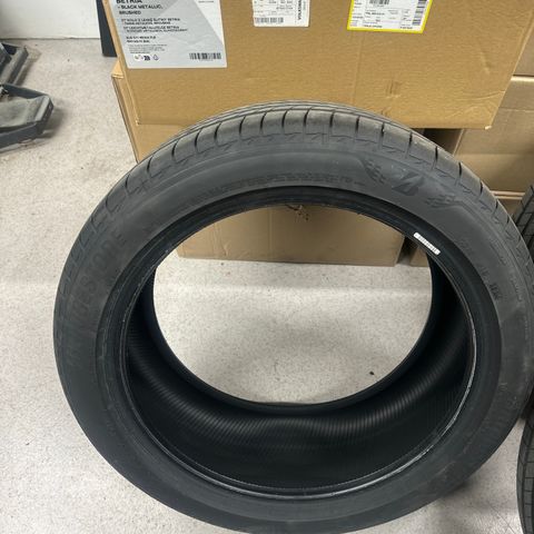 235/50-20 og 255/45-20 Bridgestone