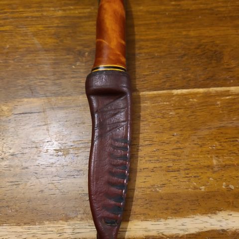 Kniv med damascus blad