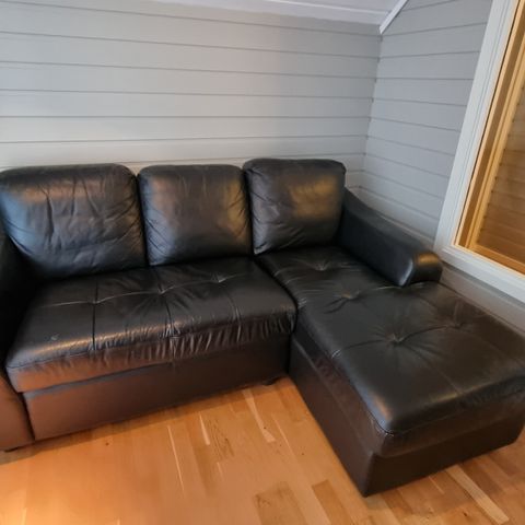 Sofa sort skai