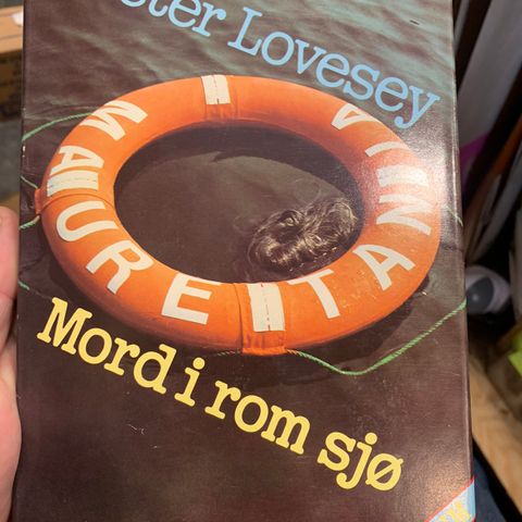 Peter Lovesay sin bok Mord i rom sjø til salgs.