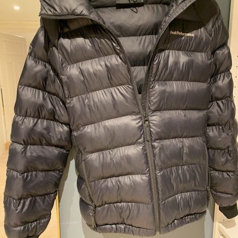 Peak Performance Tomic Insulated Hood Str M Svart