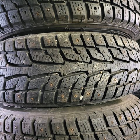 205/65R16C piggdek til varebil