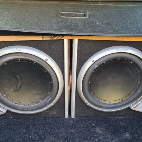 Bilstereo selges 2x12 og forsterker