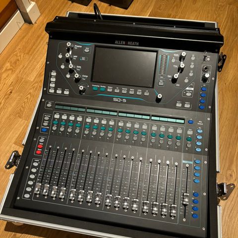 Allen & Heath SQ5 m/ flight