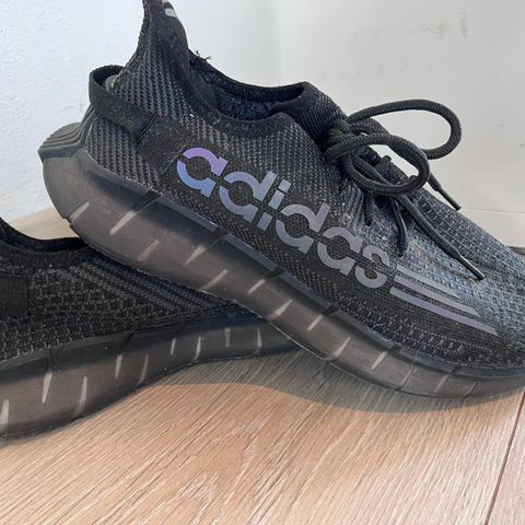 Adidassko str 43