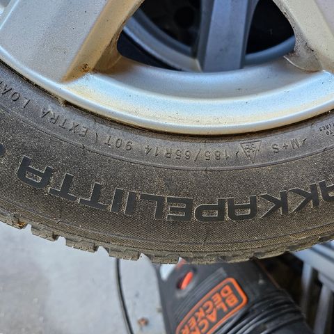 Nokian hakkepelita 185/65 R14